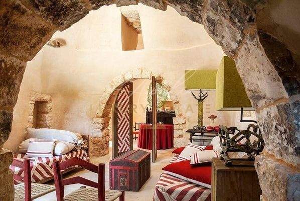 Trulli aus dem 17. Jahrhundert mit Pool