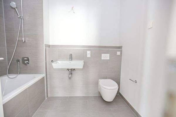 Markenbad mit Wanne1