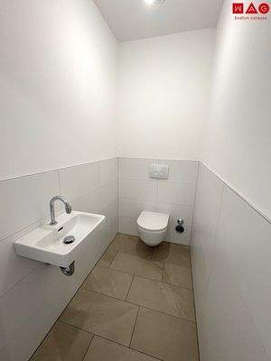 WC mit Handwaschbecken