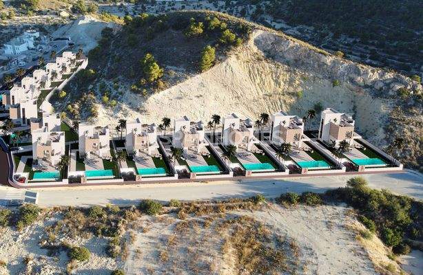 Houses Near the Golf Course in Finestrat Alicante