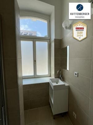 Badezimmer mit Fenster