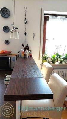 Frühstückstheke mit sonnigen Plätzen