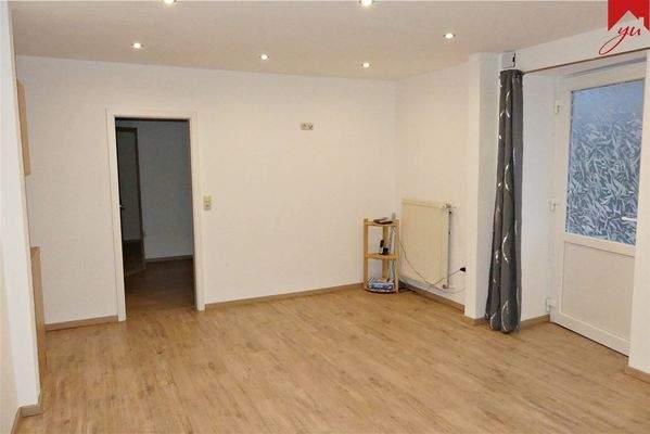 Whg. 4: Eingangsbereich und Wohn- und Essbereich