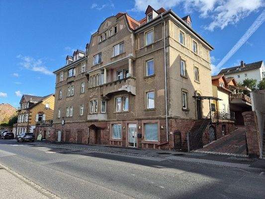 Ansicht vorne mit Einfahrt