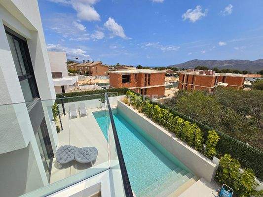 Villas Close to the City and the Beach in La Nucia Alicante