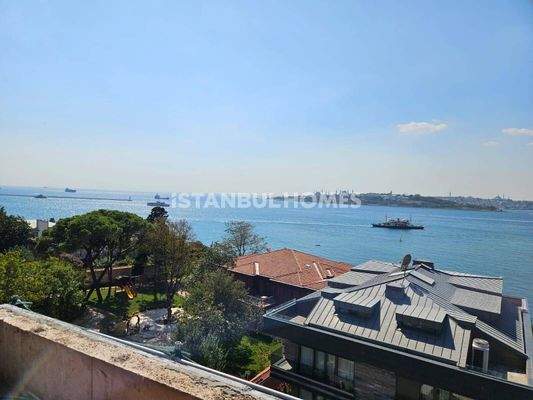 8-Bedroom Flat in a Complex with Parking in Üsküdar İstanbul