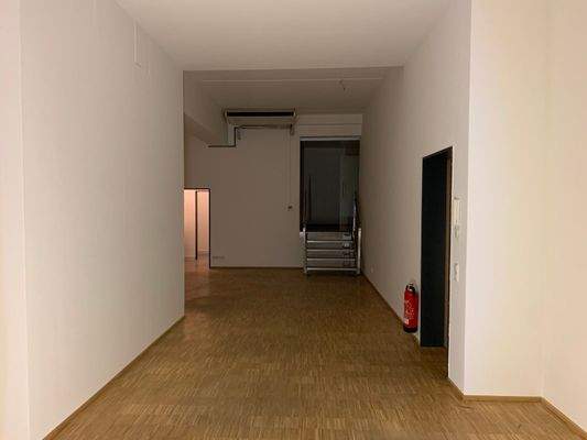 Großer 1. Raum Eingang