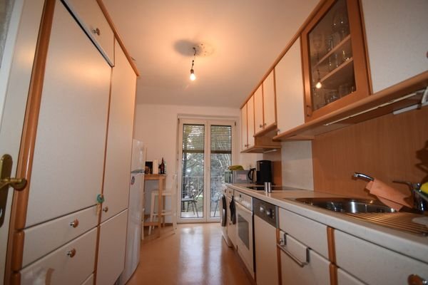 Küche - Geräumige 3 Zimmer WG-Wohnung mit kleinem Balkon im Innenhof Miete Andräviertel Salzburg