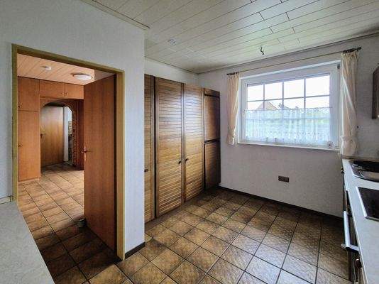 Küche  mit Zugang von der Diele aus