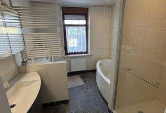 Bad mit Badewanne