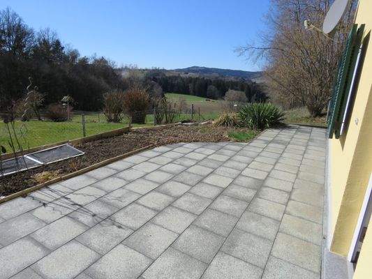 Terrasse und Garten ELW