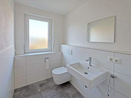 Bad mit großem Fenster