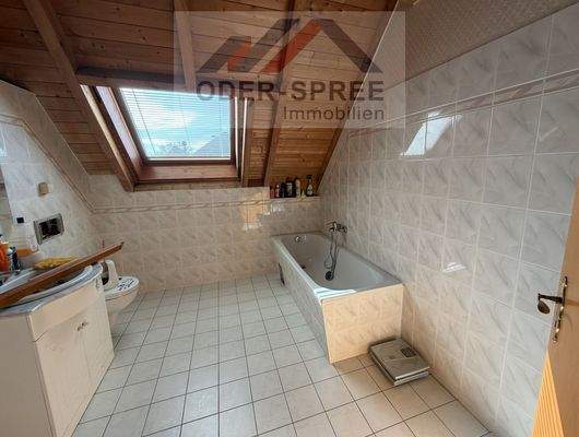Bad Einliegerwohnung im Dachgeschoss