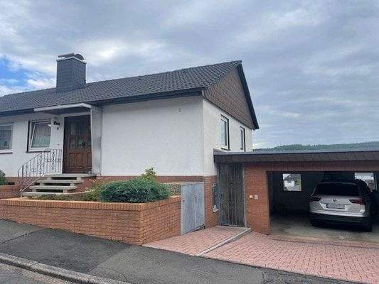 Eingangsbereich mit Garage