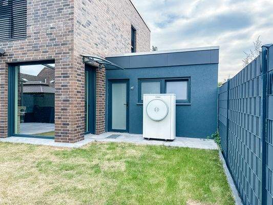 Garten und Zugang zur Garage