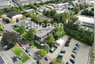 Gebäude mit Stellplätzen