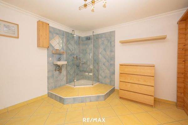 Dusche im Saunabereich