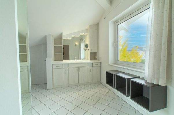 Badezimmer (Gäste im OG)