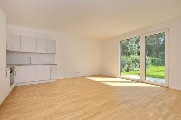 vom Wohnzimmer in den Garten