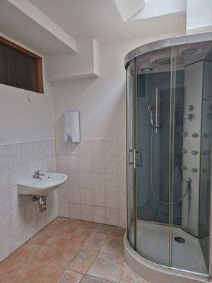 WC bzw. Duschbad Gewerbeeinheit