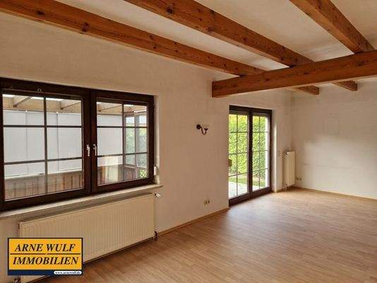 Wohnzimmer im EG -Ausgang zur Veranda