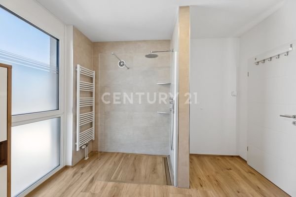 Badezimmer DG Bild 2