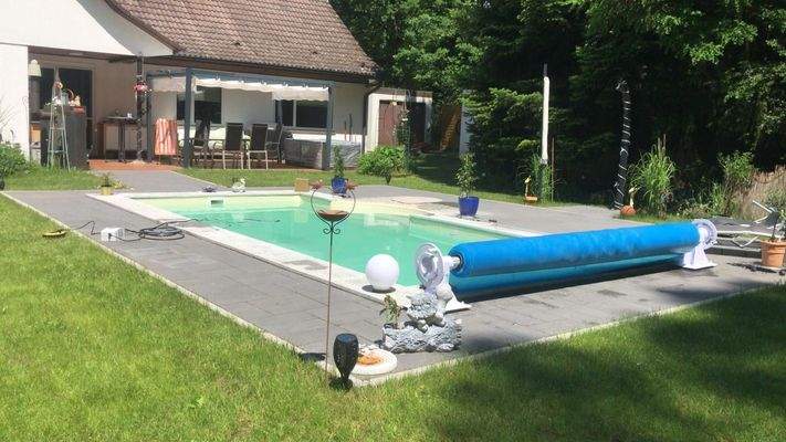 Pool mit Terasse jpg