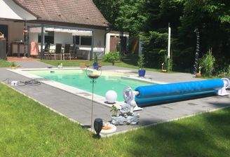 Pool mit Terasse jpg