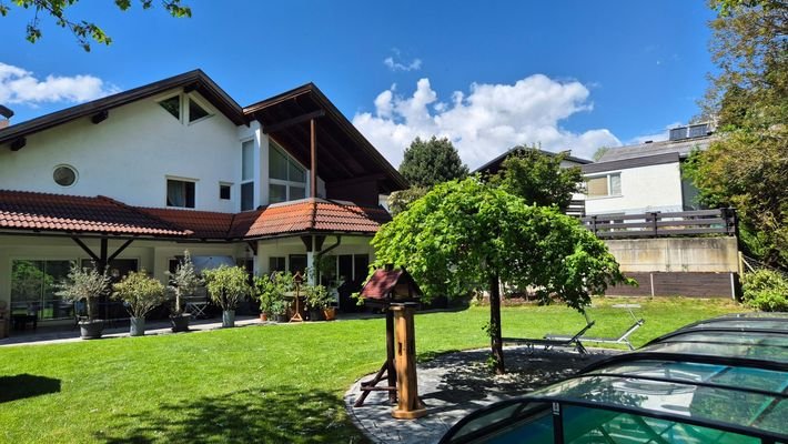 Garten mit Pool