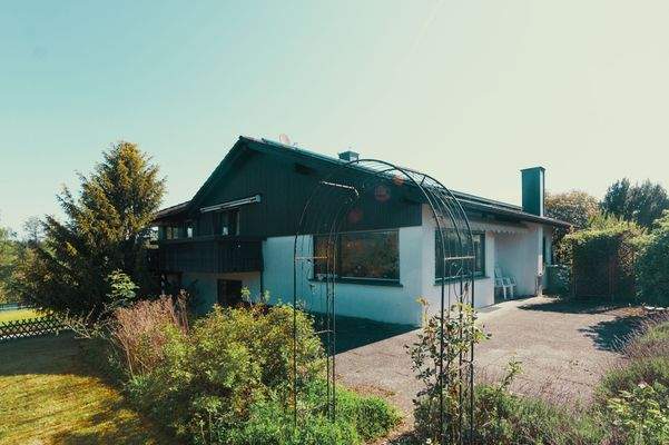 Objektansicht mit Terrasse