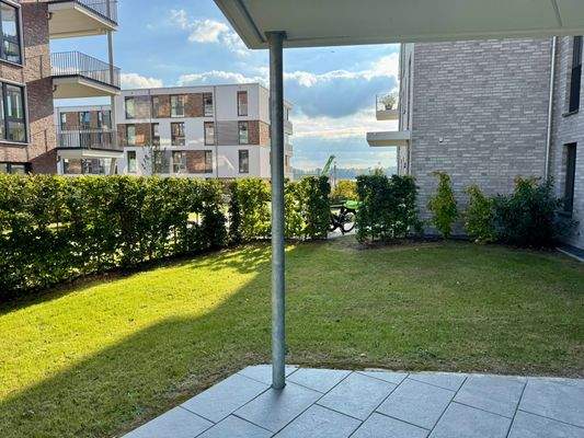 Großzügige Frühstücksterrasse