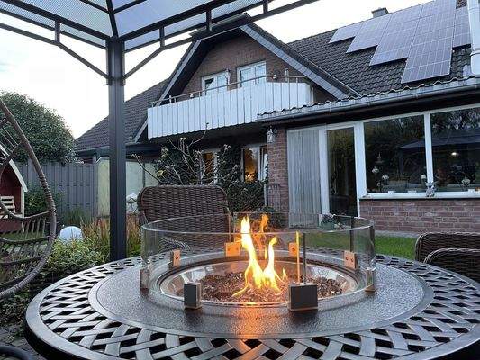 Feuertisch auf Terrasse