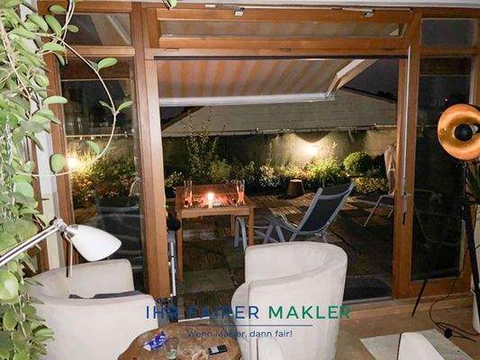 Blick auf die Terrasse Nacht