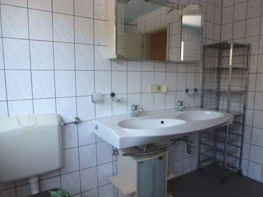 Bad m. Doppelwaschbecken