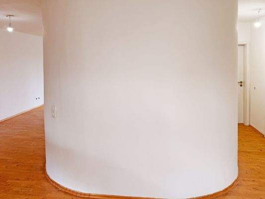 Besondere Details OG - Runde Wandflächen als zentraler Kern 