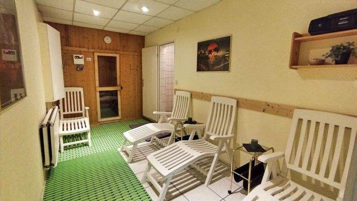 Ruheraum mit Duschmöglichkeit