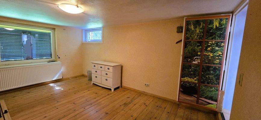 19. Wohnraum im Keller.jpg