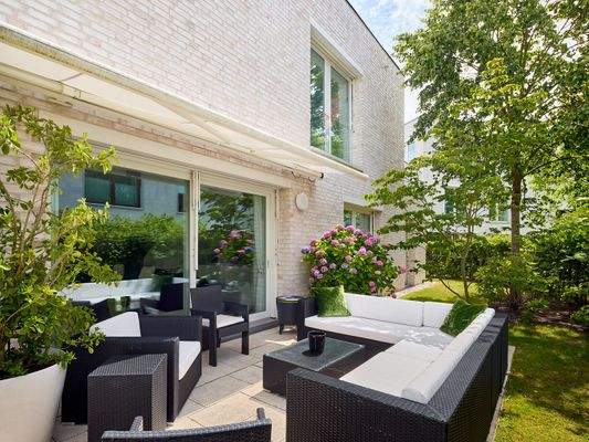 Terrasse vor dem Wohn-Esszimmer