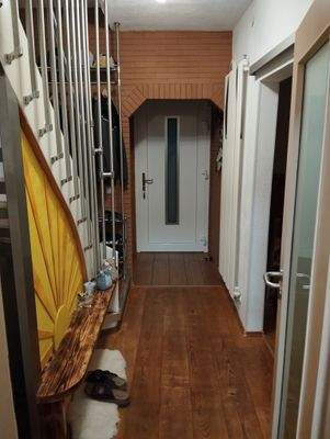 Flur mit Treppenaufgang