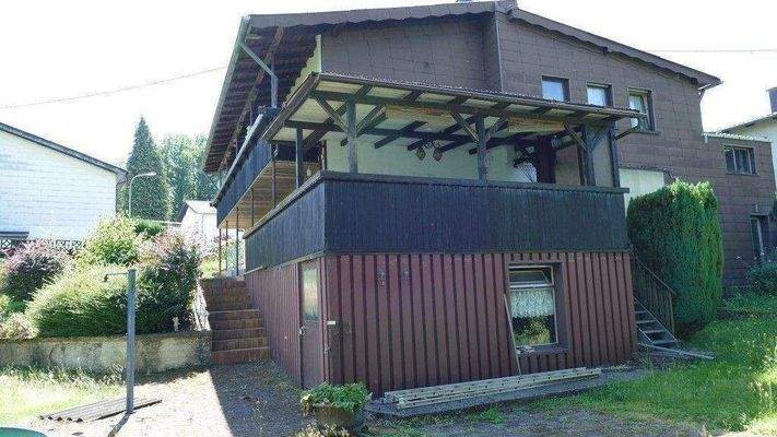 Terrasse mit Zugang in den Garten