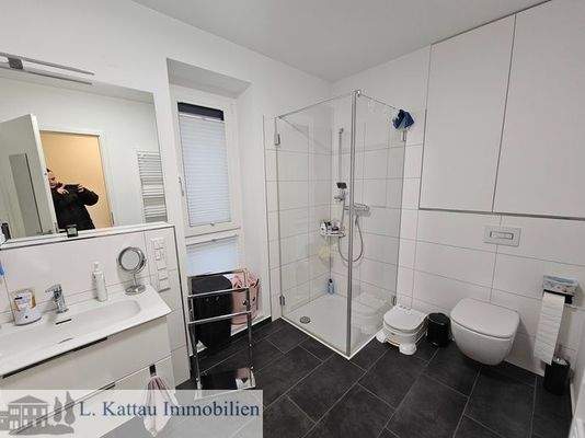 helles modernes Tageslicht-Vollbad