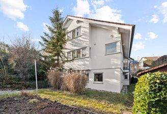 Großzügiges Zweifamilienhaus