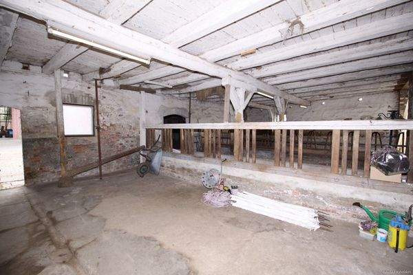 Stallgebäude innen 