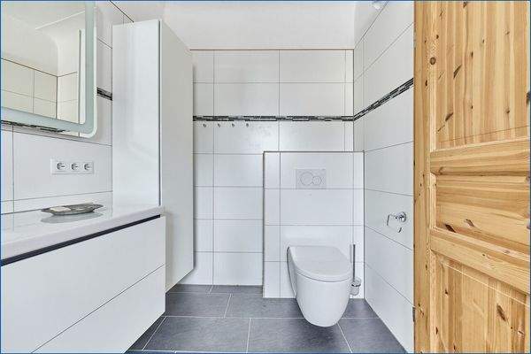 Waschbecken & Toilette