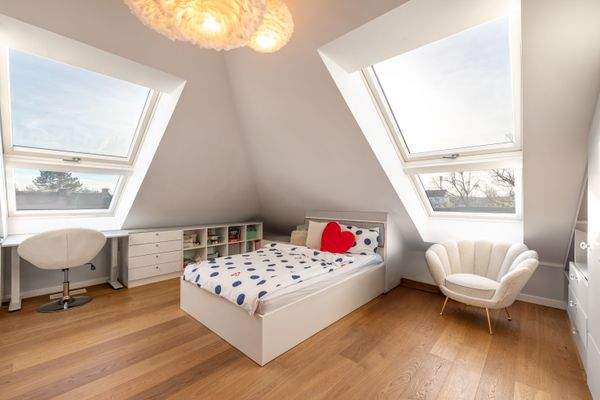 Geräumiges Kinderzimmer