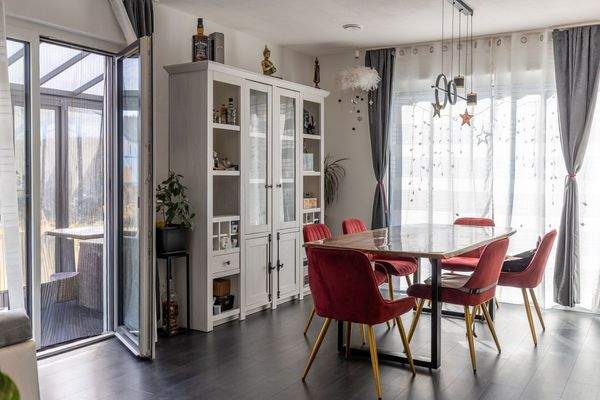 Neues und Nachhaltiges Einfamilienhaus mit geschmackvoller Ausstattung im Neubaugebiet.