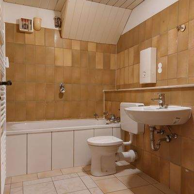 Eins der beiden Bäder