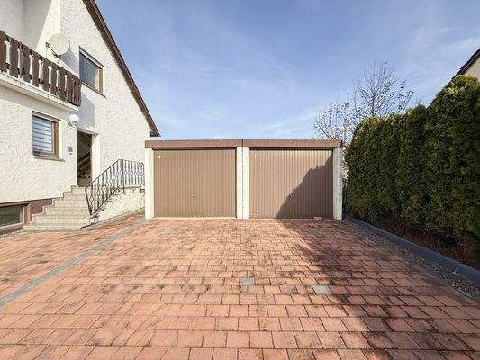 zwei Einzelgaragen inklusive