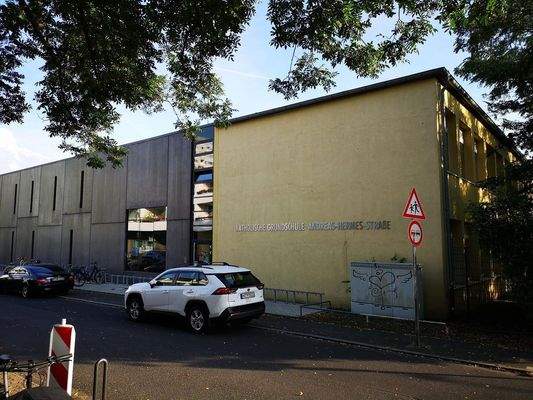 Grundschule gegenüber Wohnung