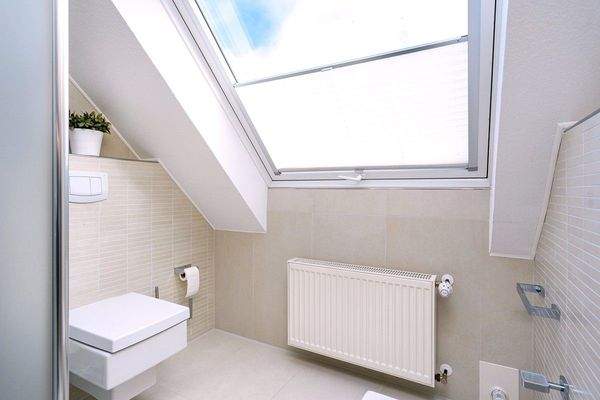 Separater WC-Bereich im Badezimmer